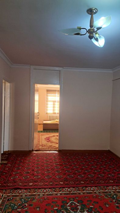 Урганч шахрида 4-этажда жойлашган 2 хонали квартира сотилади