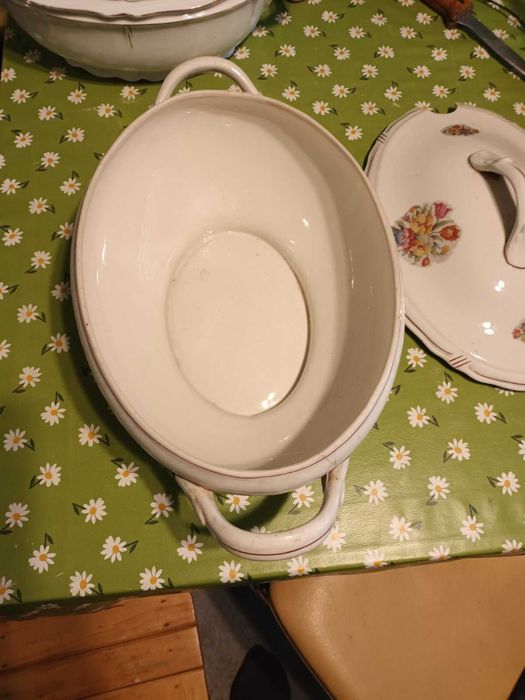 Продавам Супник български порцелан