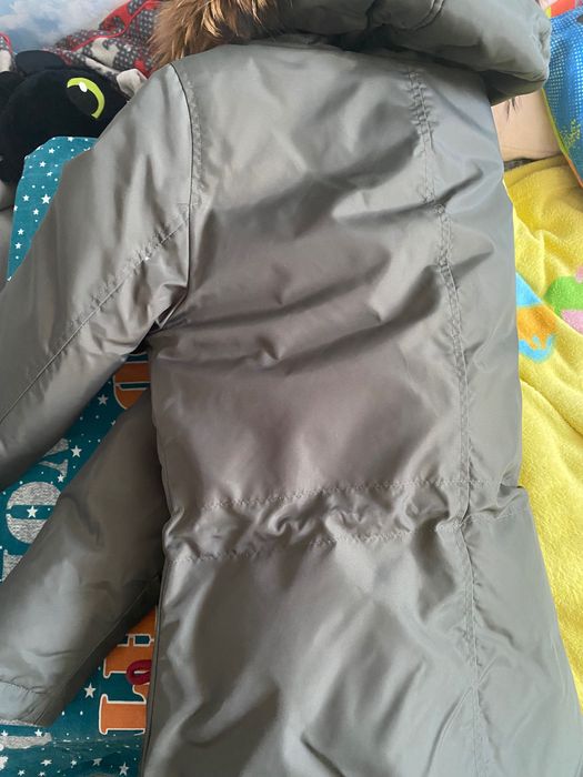 Продам куртку на девочку