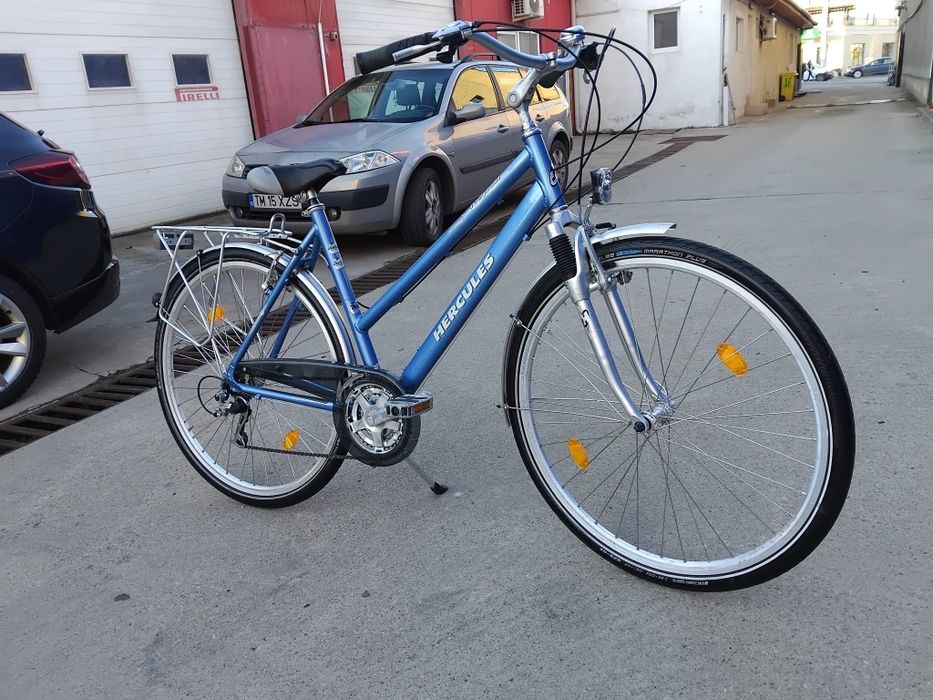 Vând bicicleta din aluminiu pentru damă