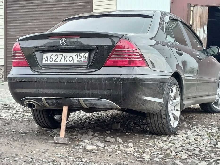 Бампер на Mercedes W203 C32 AMG