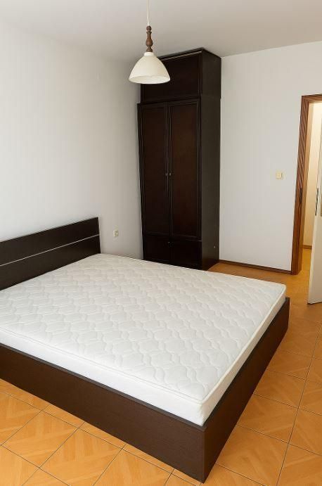 Дава се под наем Двустаен апартамент в Варна, Лятно кино Тракия - 68 кв.м за 325 € - Снимка #2