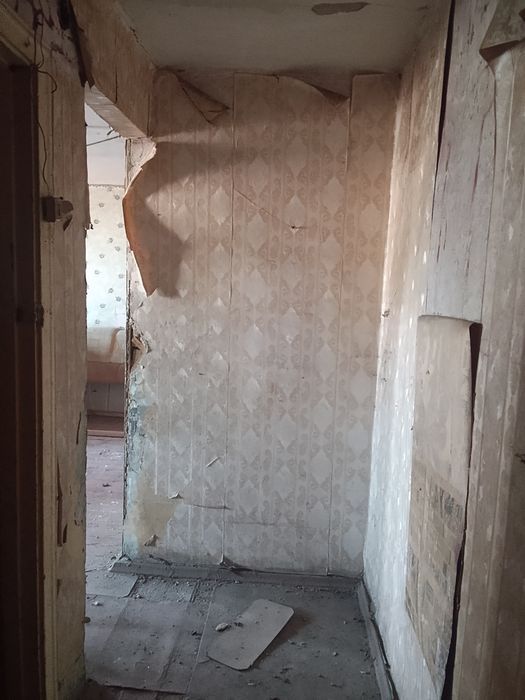 Продаётся двушка на правом.