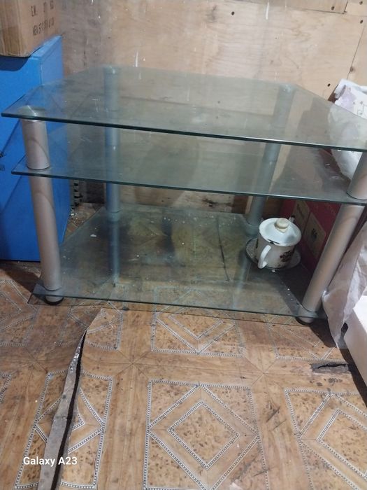 Продам стол стеклянный