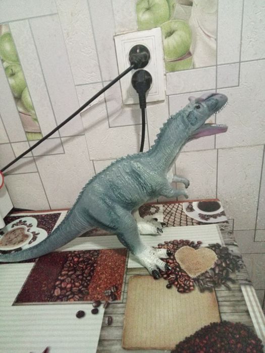 Продам денозаврика рычащая игруша