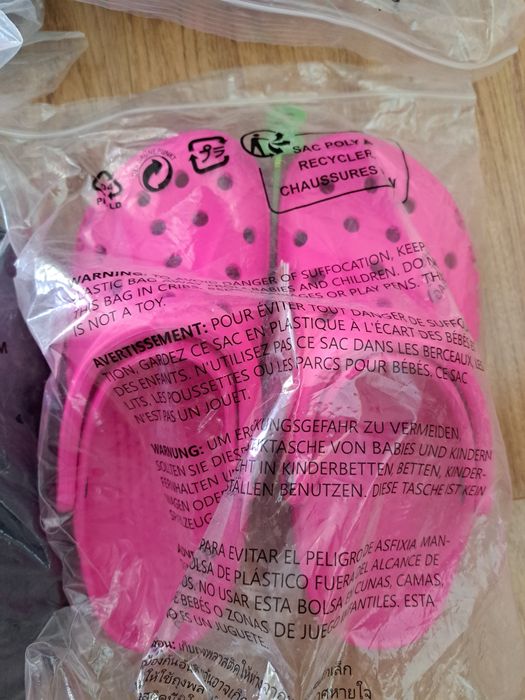 Papuci crocs noi mărimile disponibile în poze