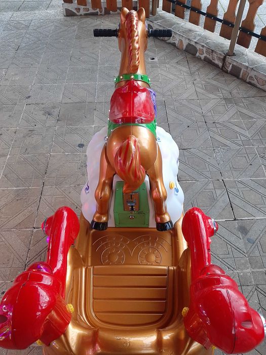 Детска клатушка атракцион