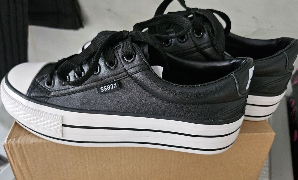 Дамски черни кецове