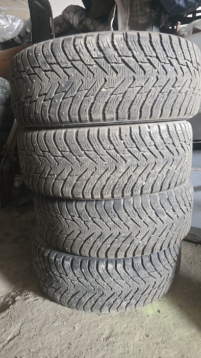 Продам шины зимние нокиян