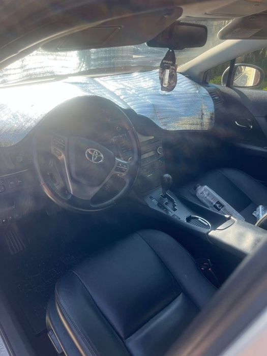 Vând Toyota Avensis