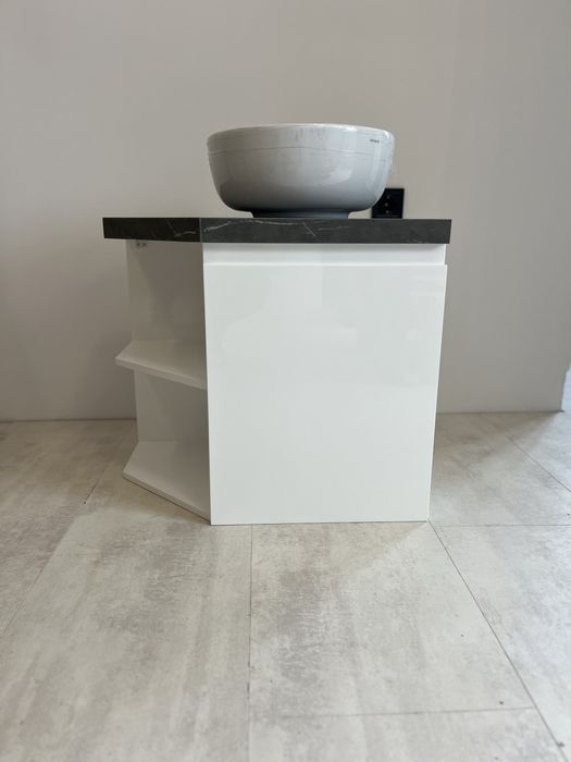 Шкаф за баня с купа