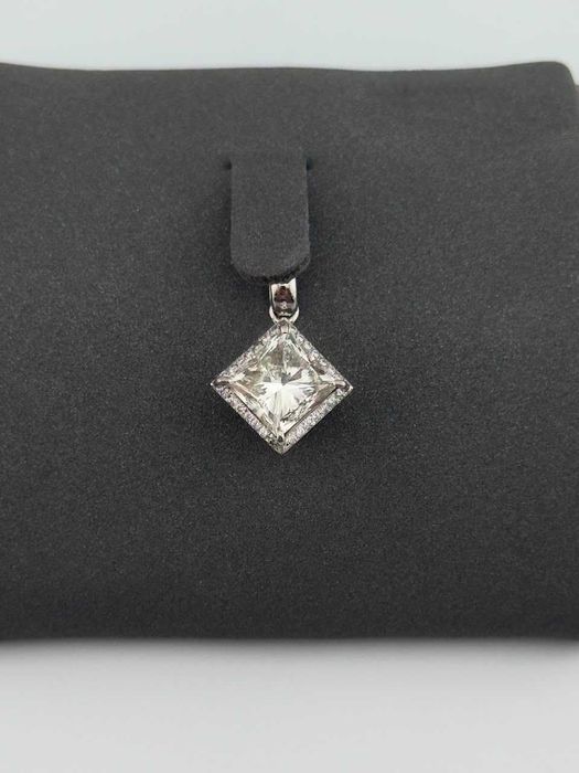 Кулон с бриллиантом 3,00 ct