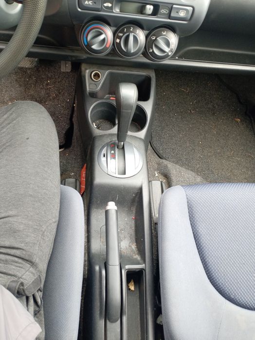 Продавам Хонда Джаз на части