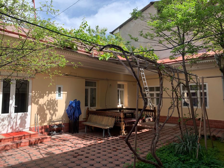 Продаётся дом 3 сотки (17м фасад) в центре города