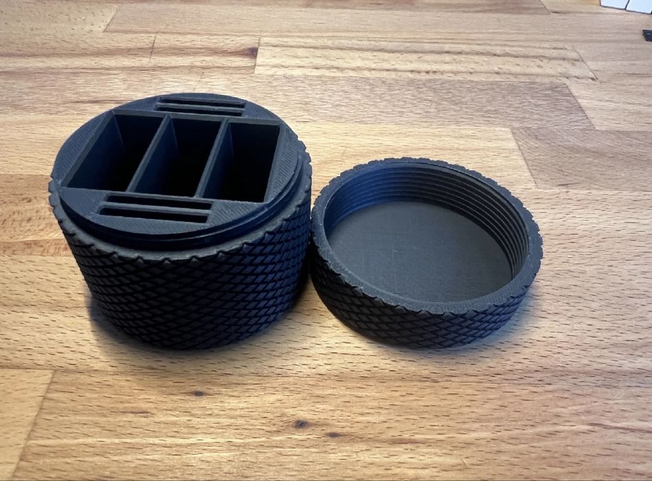 Кутия за батерии (LP-E17) и карта памет Canon