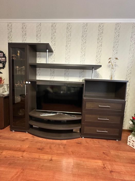 Продам горку для гостинной