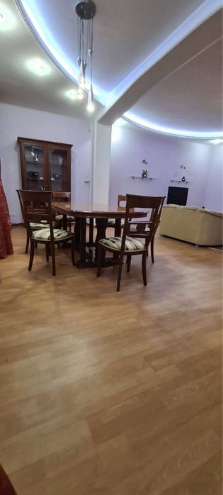 ПОПУГАЙЧИКИ продается 3 комн квартира Госпитальный