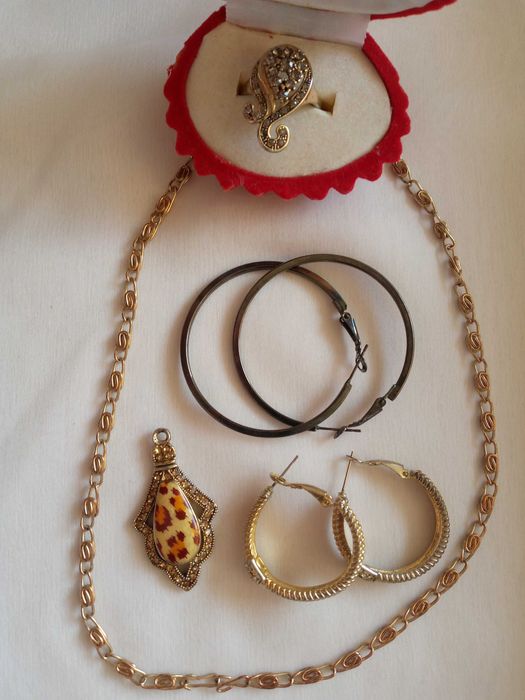 Кольцо необычной формы размер 18-19+украшения за все 50тыс сум