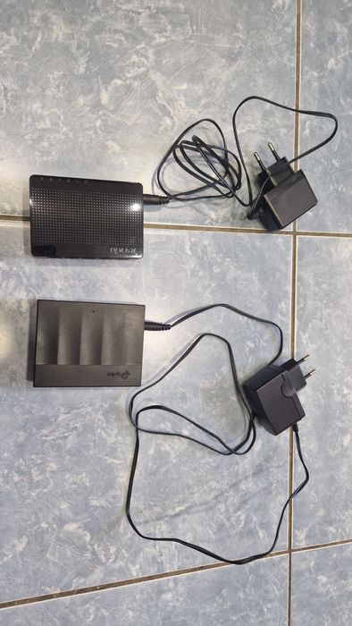 Vand Lot 2 switch Gigabyt 5 porturi foarte mici !! CA NOI !! la 100lei