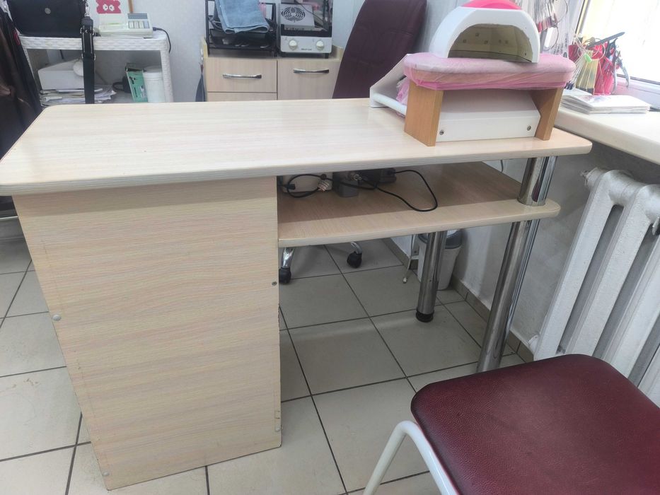 Стол для мастера маникюра