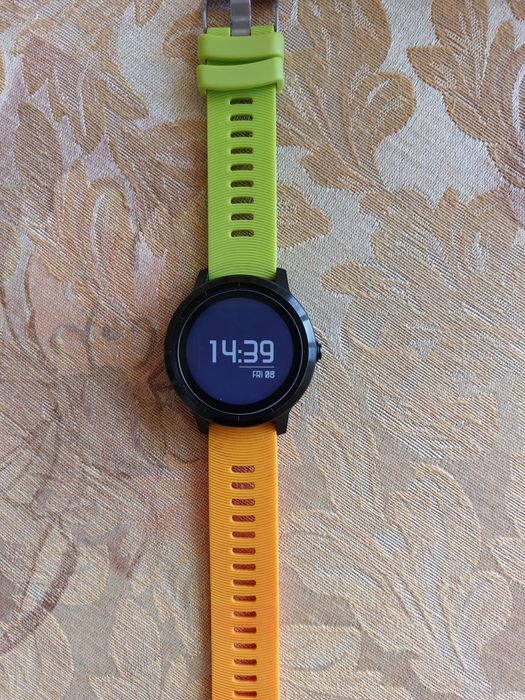 Продавам Garmin Vivoactive 3