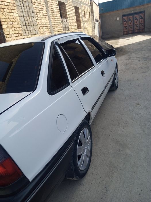 Nexia 1 holati zor qarab haydalgan