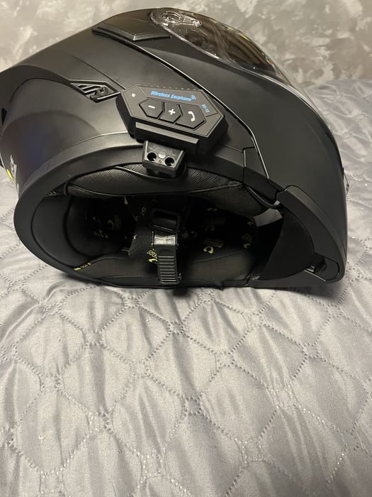 Пистова каска с вградена Bluetooth музика– размер S, отлично състояние