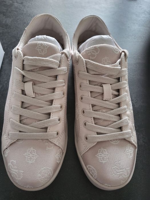 Сникърси Guess чисто нови