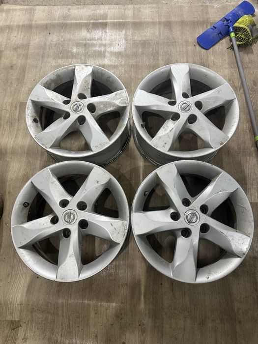 Продам диски титановые Ниссан R16