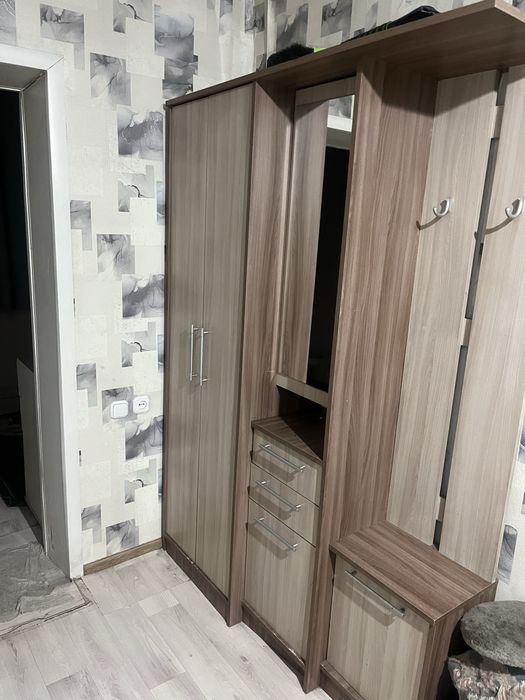 Продаю прихожую подойдет как для малого каридора