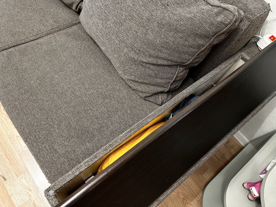 Продам угловой диван с местом для хранения