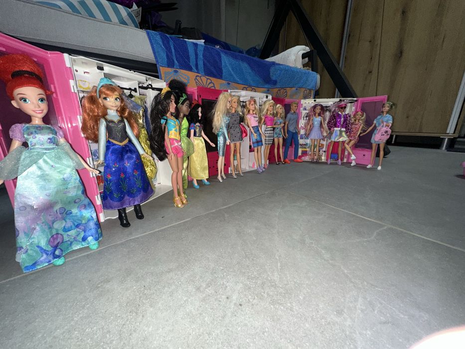 14 Barbie 1Ken 3 dulapuri