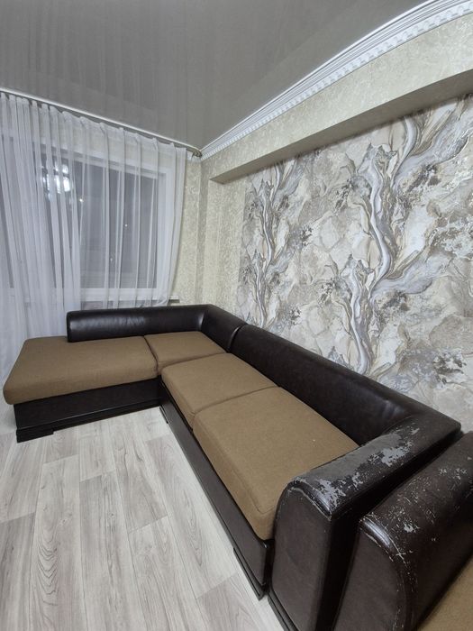 Продам угловой диван и кресло