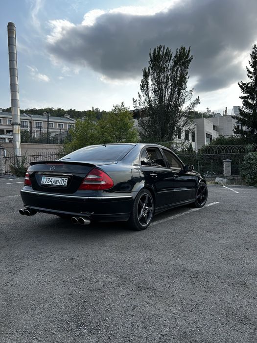 Mercedes Benz e320 w211