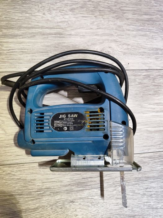 Продам набор ключей и лобзик.