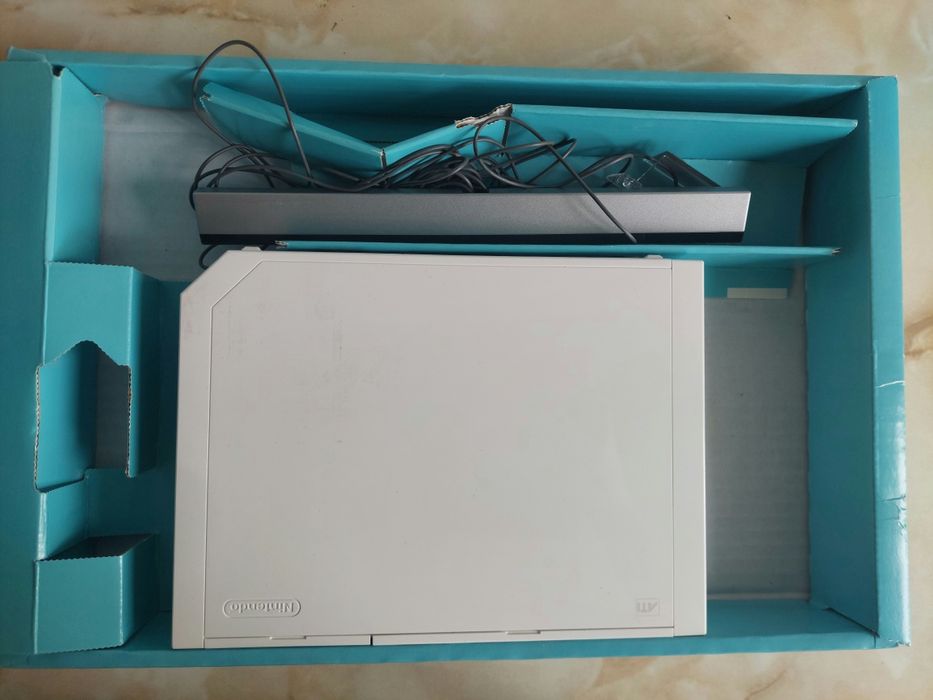 [Wii] Vând consolă Nintendo Wii [nou nouță la cutie] //poze reale