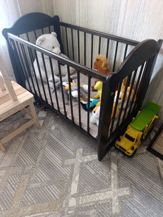 Продам  манеж.