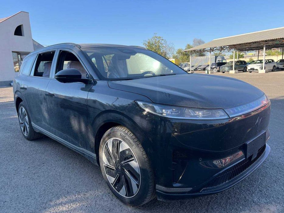 Dongfeng eπ 008  MAX