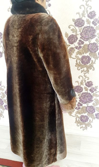 Продам шубу мутон , воротник норка.