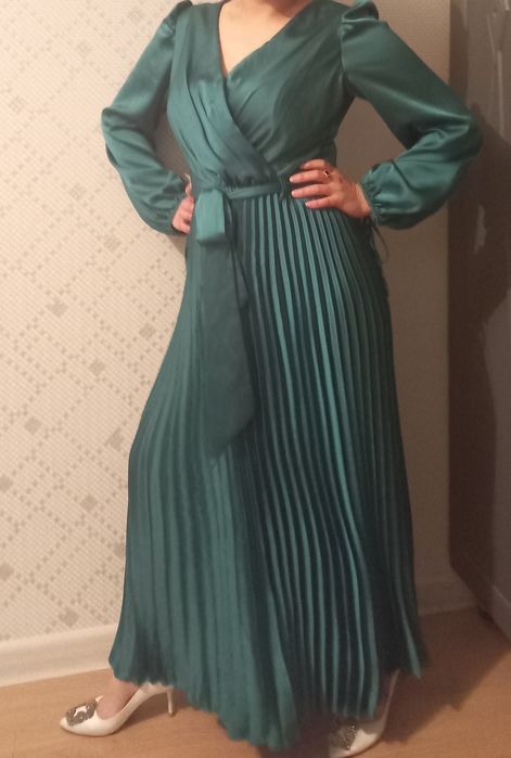Платье вечернее зеленного цвета