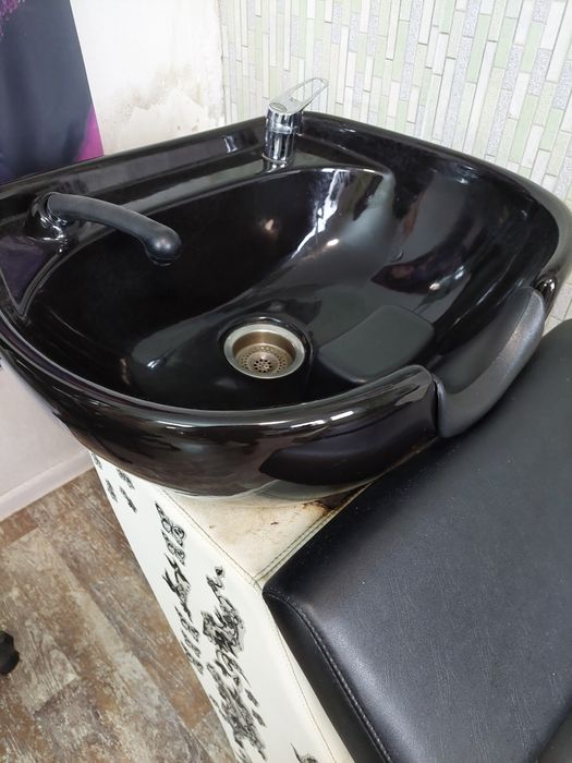 Фризьорска измивна колона