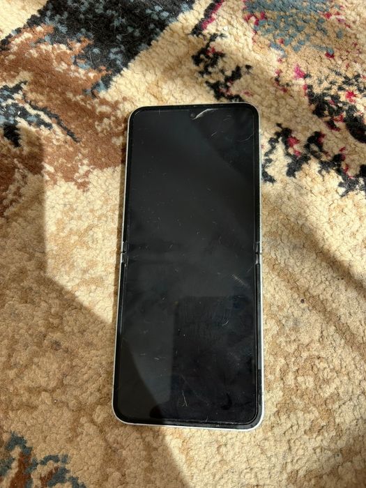 Samsung z flip 6 256 gb 12 ram