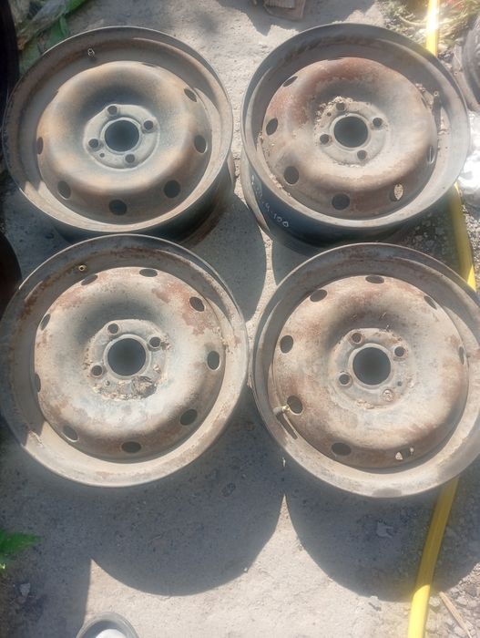 Продам комплект дисков r14 на renault.