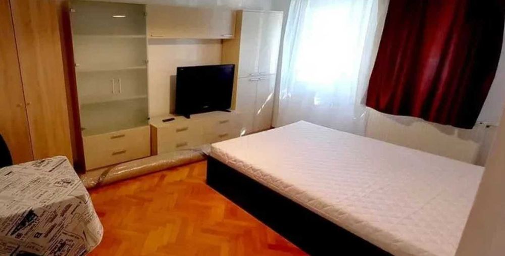 Дава се под наем Тристаен апартамент в Пловдив, Христо Смирненски - 84 кв.м за 265.2 € - Снимка #1