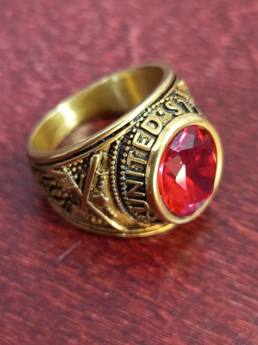 Мъжки пръстен в златист тон