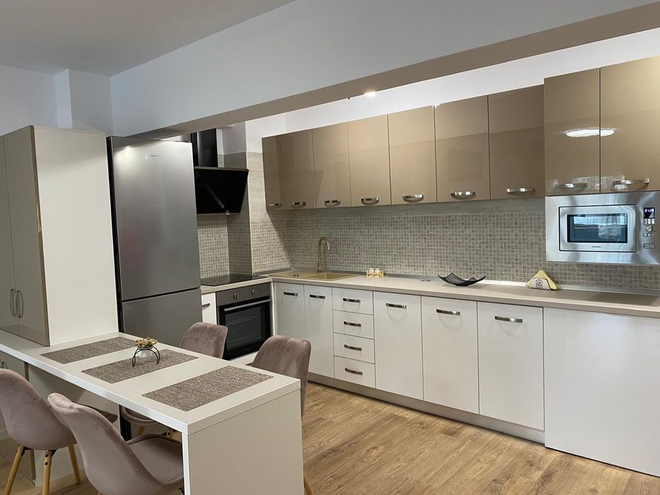 Inchiriez apartament