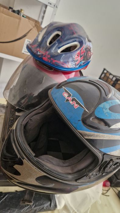 Каски 3бр. 50лв общо