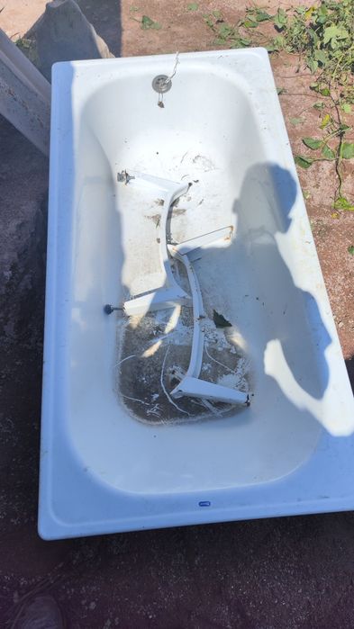 Продаю ванну железную