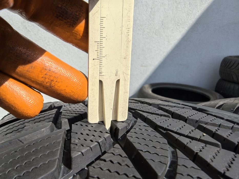 225/55/17 Бриджстоун ДОТ 2018 г - Рън Флат / като нови