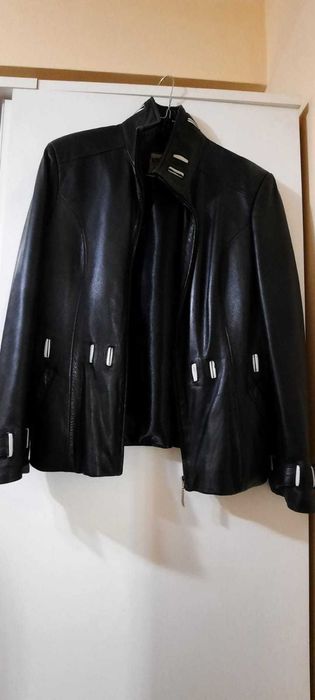 Haina piele dama aproape noua marimea 38-40.